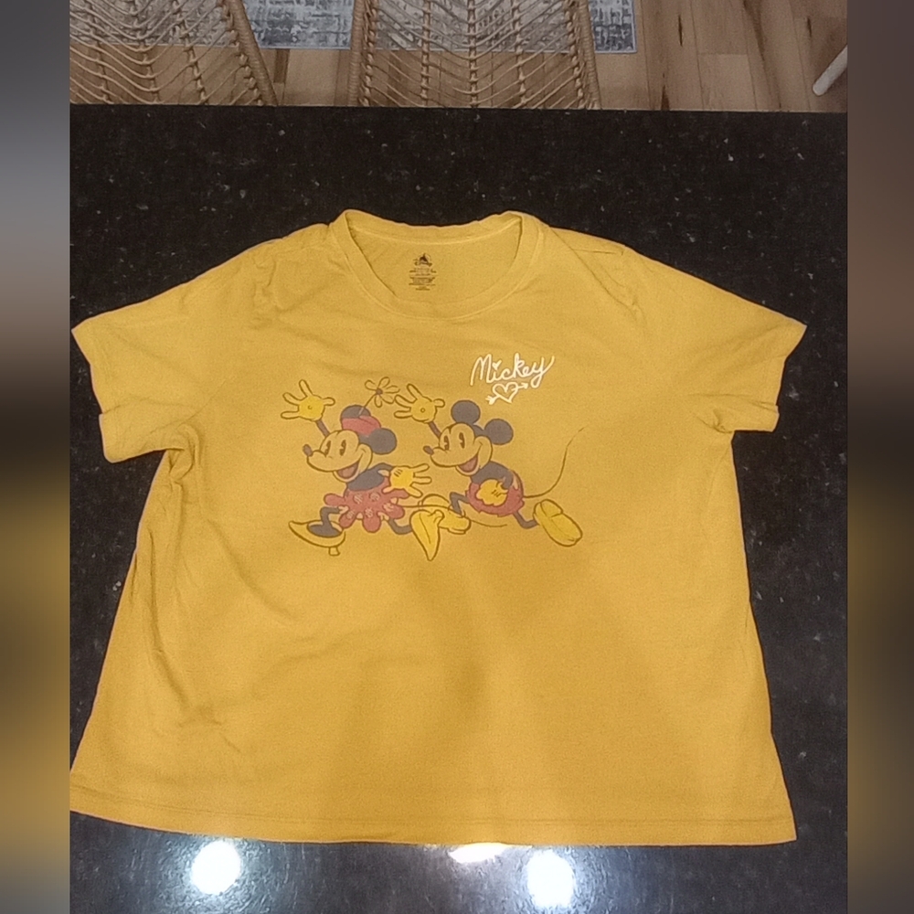 Disney Mickey And Minnie Mouse Embroid Yellow T Shirt Women’s 1X Good Condition